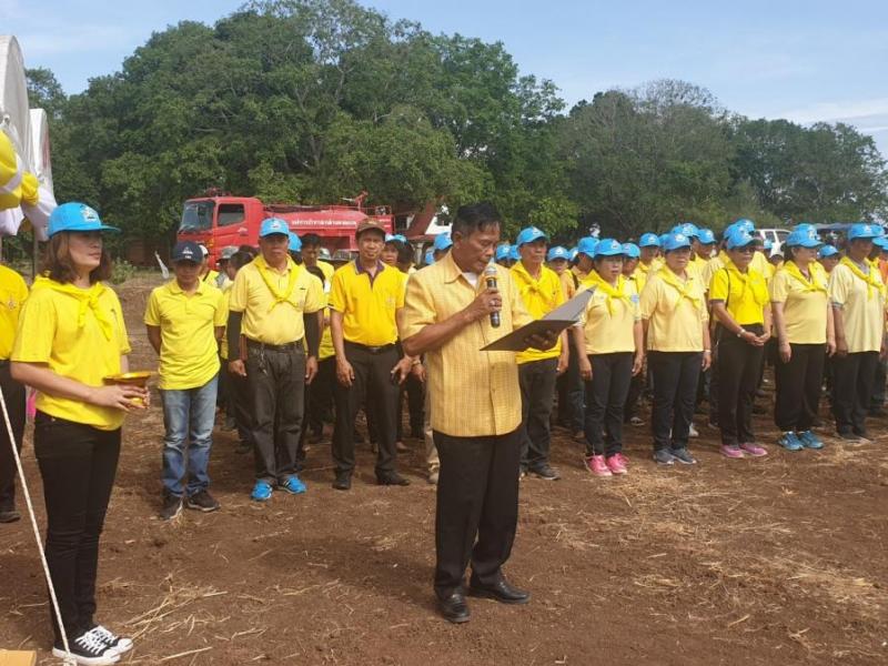  องค์การบริหารส่วนตำบลคลองเกตุ ร่วมกับผู้นำชุมชน กำนัน ผู้ใหญ่บ้าน และหน่วยงานที่เกี่ยวข้อง ดำเนินกิจกรรมตามโครงการปลูกต้นไม้เฉลิมพระเกียรติ เนื่องในวันเฉลิมพระชนมพรรษาพระบาทสมเด็จพระเจ้าอยู่หัว ประจำปีพุทธศักราช 2562 ในวันที่ 31 กรกฎาคม พ.ศ. 2562 ณ บริเวณวัดเขานมนาง หมู่ที่ 10 ตำบลคลองเกตุ อำเภอโคกสำโรง จังหวัดลพบุรี เพื่อให้ประชาชนได้มีส่วนร่วมในการแก้ไขปัญหาภาวะโลกร้อน สร้างเมืองน่าอยู่ สวยงาม สร้างแหล่งเรียนรู้ทางธรรมชาติให้ชุมชน และการพัฒนาสภาพแวดล้อมอย่างยั่งยืน ถวายเป็นพระราชสักการะในวโรกาสวันเฉลิมพระชนมพรรษา พระบาทสมเด็จพระเจ้าอยู่หัว (18 ภาพ)